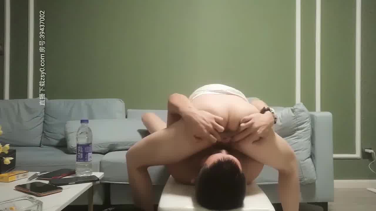  《小陈头星选探花》与包臀裙性感妹子啪啪，跪着吃肉棒还玩69 的剧照5