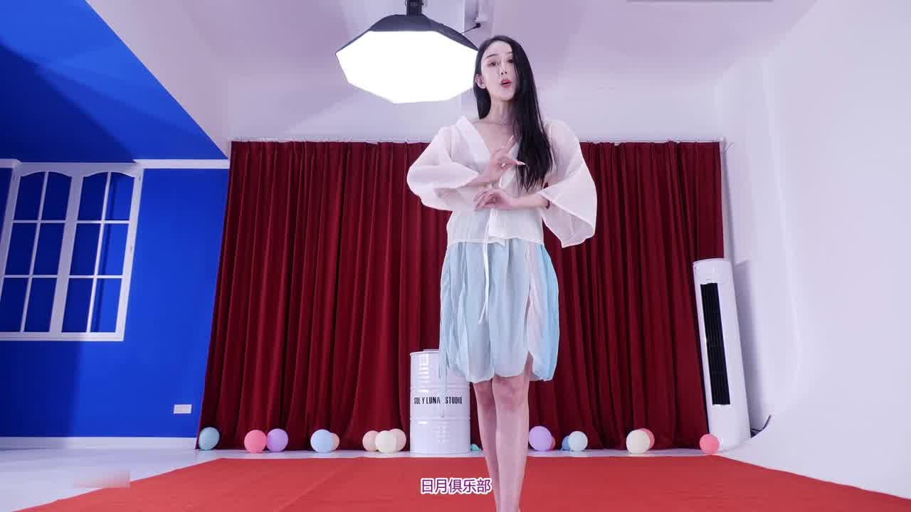  【土豪选妃生活】蒙古舞-阿奇(国标老师)VS京剧锁麟囊-小京(在飞空姐)，真实高清精彩表演 的剧照4