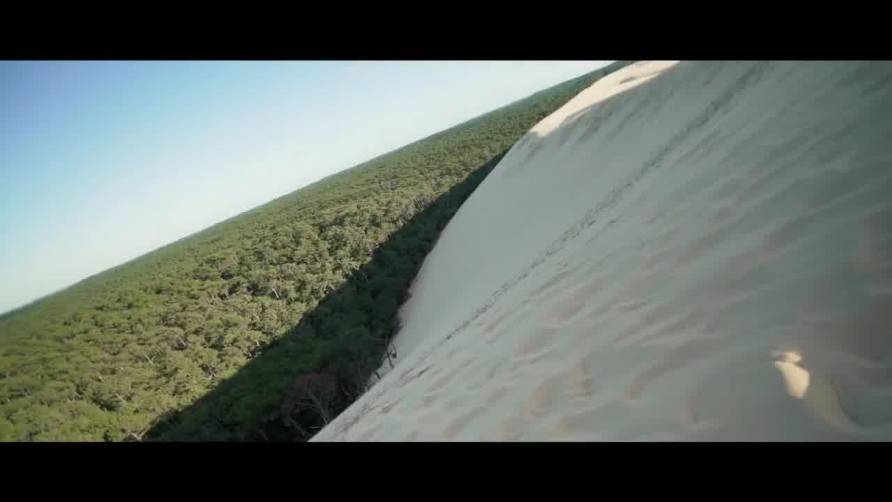  【女友怎么穿．夏】林中探险只为与男友野战打炮 的剧照2