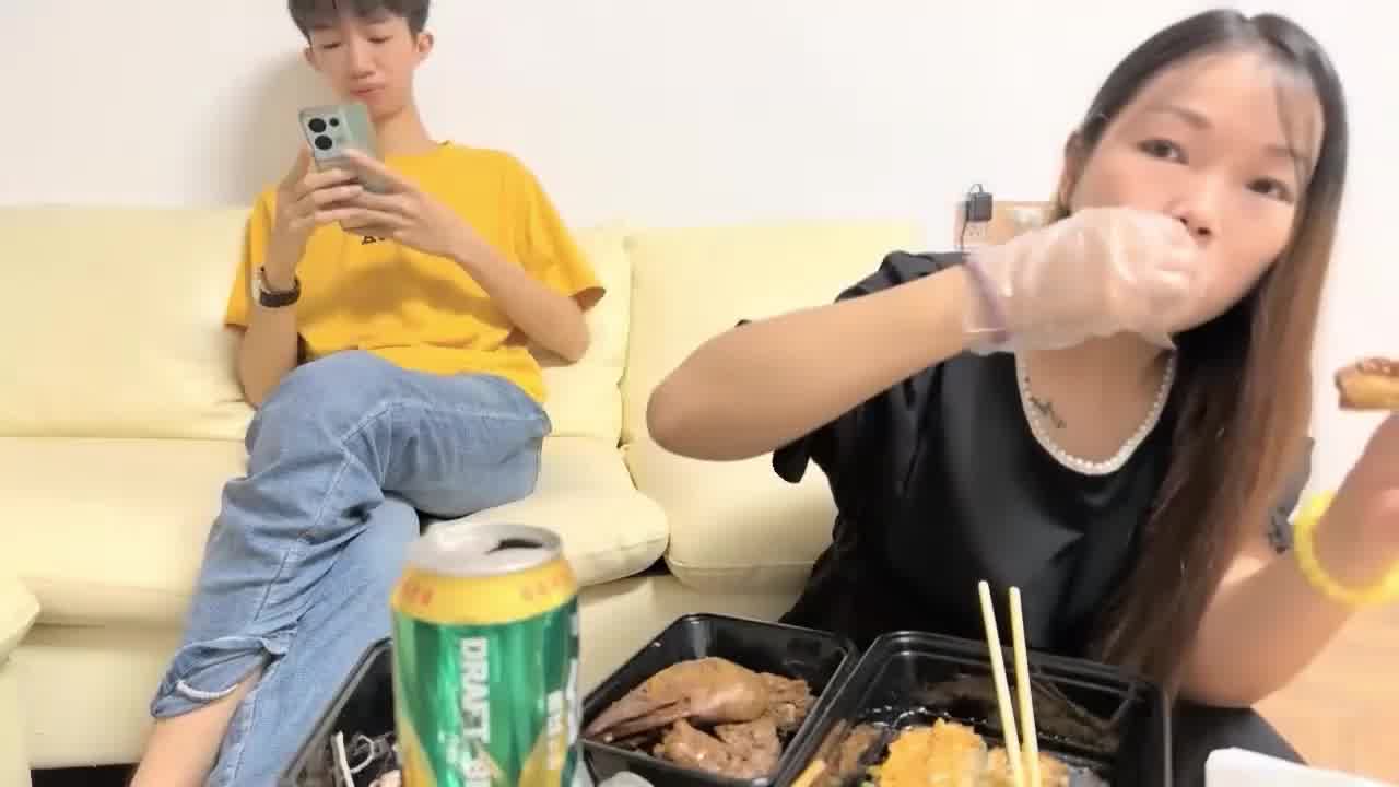  【泡良大神】勾搭良家小姐姐，甜言蜜语，半推半就，被成功插入肉穴，疯狂输出，对白精彩【覆盖全过程】教学 的剧照9