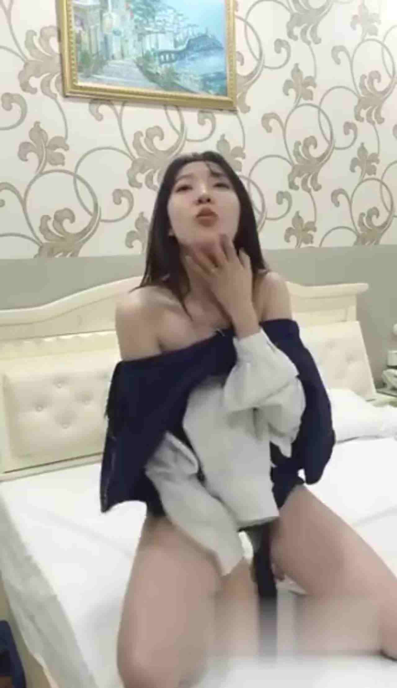  极品韩越混血！水波奶拼命摇晃！（三） 的剧照6