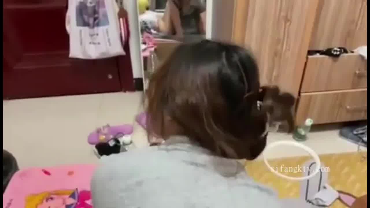  大学生办公室实习被按在桌子上潜规则 的剧照10