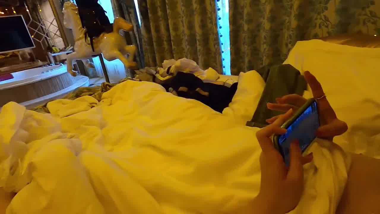  约操大三舞蹈系漂亮女友第一炮来不及脱校服 的剧照5