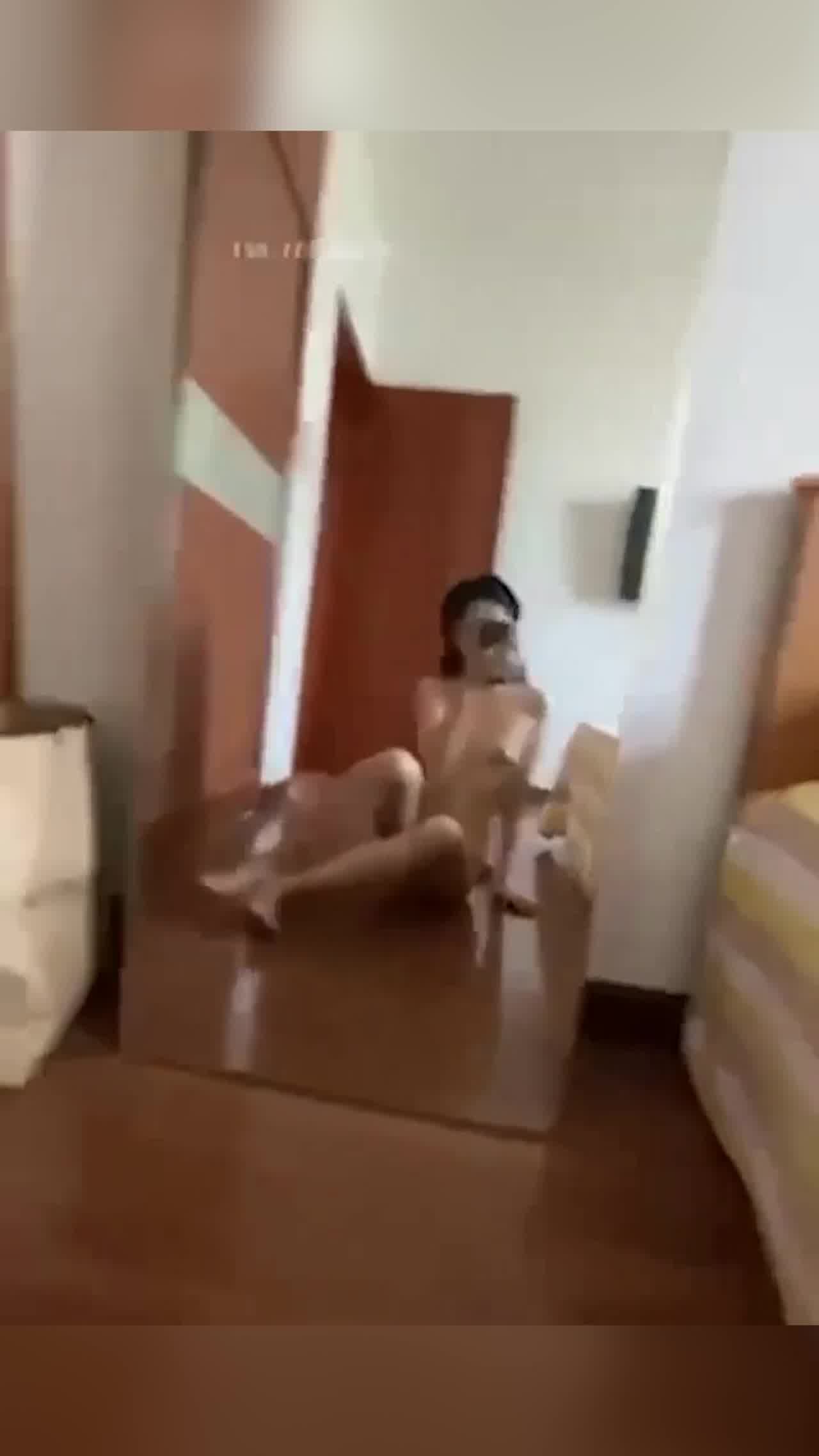  漂亮女友求我狠狠的操 的剧照4