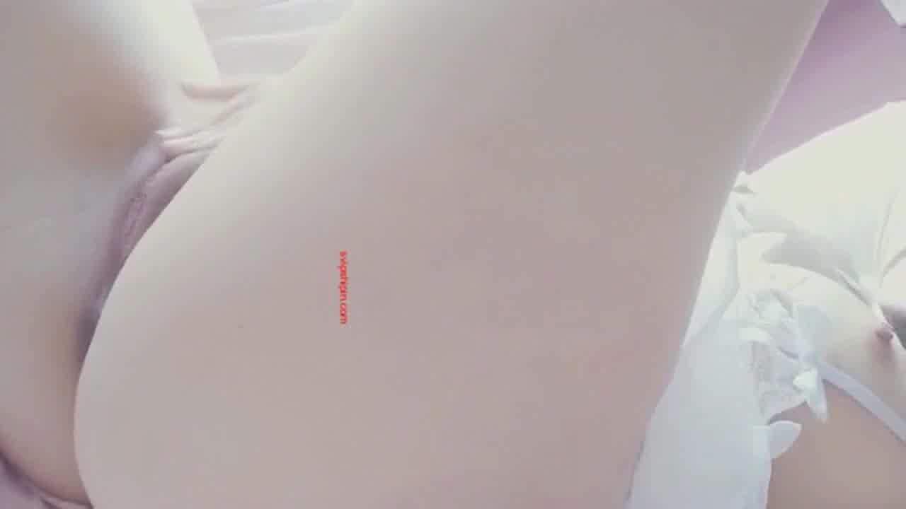  网红少女『恶犬』大尺度新娘套装 的剧照6