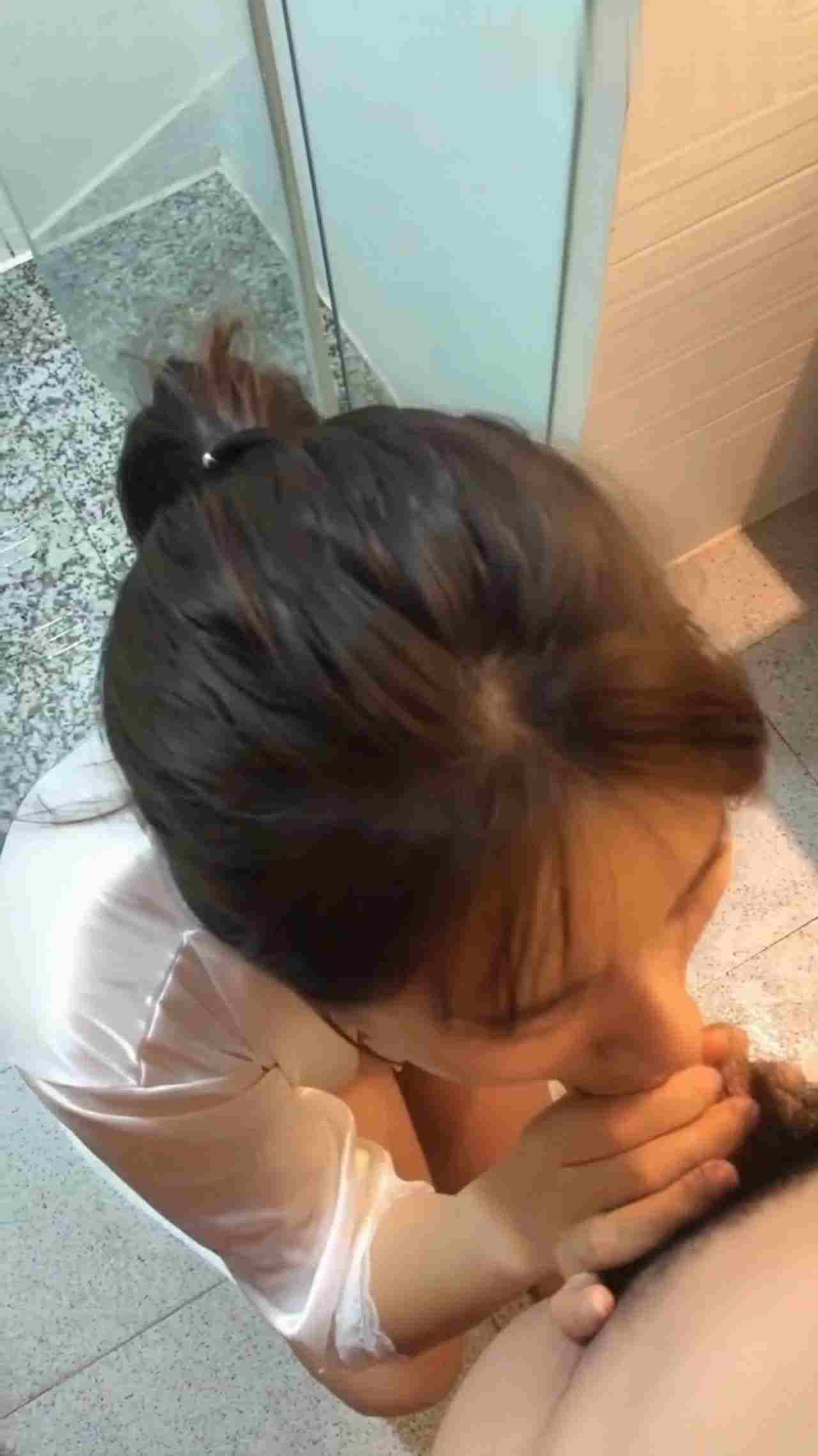  无锡南商学院周添琪吃炮友肉棒 的剧照10