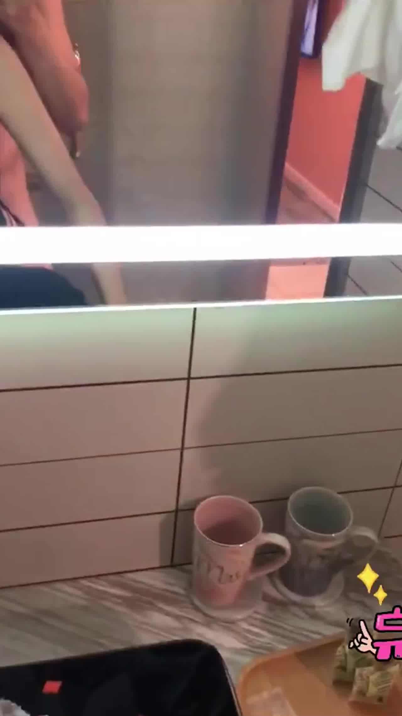  幼齿骑马骚屄好爱被艹 的剧照7