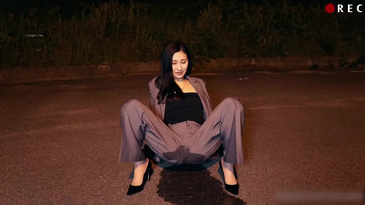  mari_wam_ 野外漏尿失禁 的剧照1