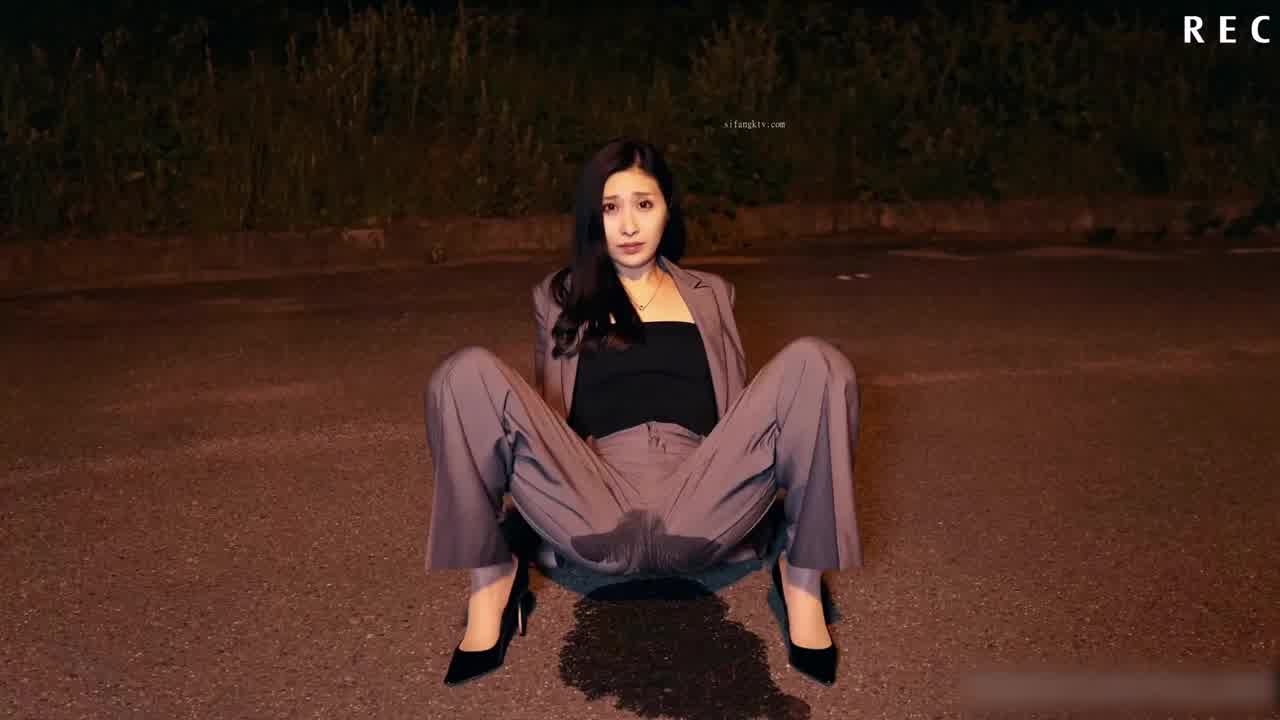  mari_wam_ 野外漏尿失禁 的剧照9