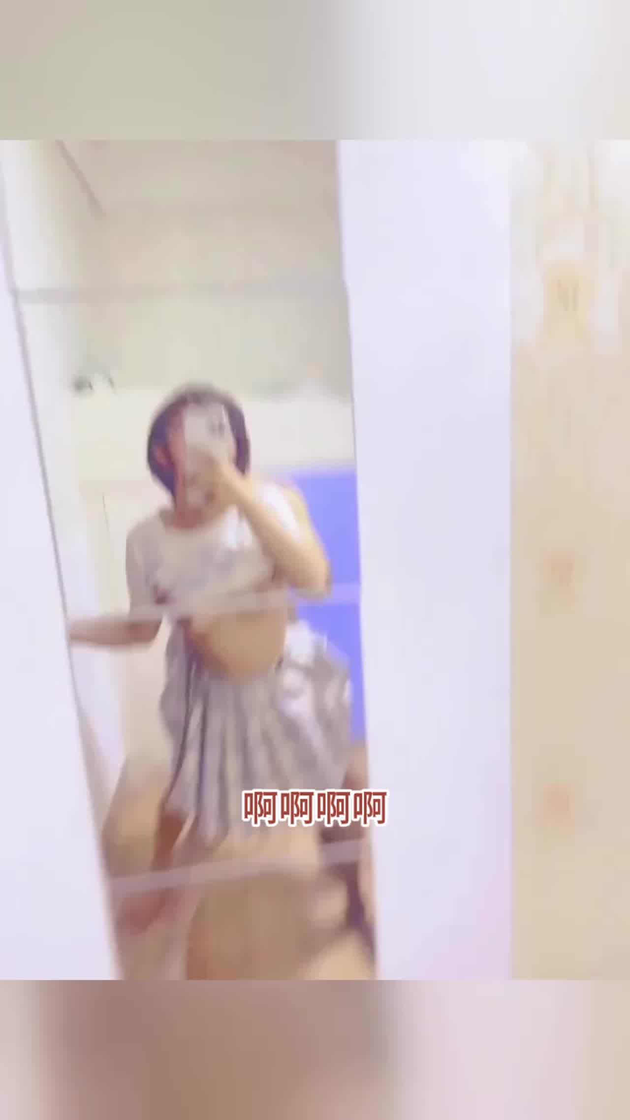  【兄妹乱伦】第一次真的会秒射吗？哥哥：你胸长好大，这口活换别人就秒射了。妹妹：你第一次不就秒射吗？ 的剧照3