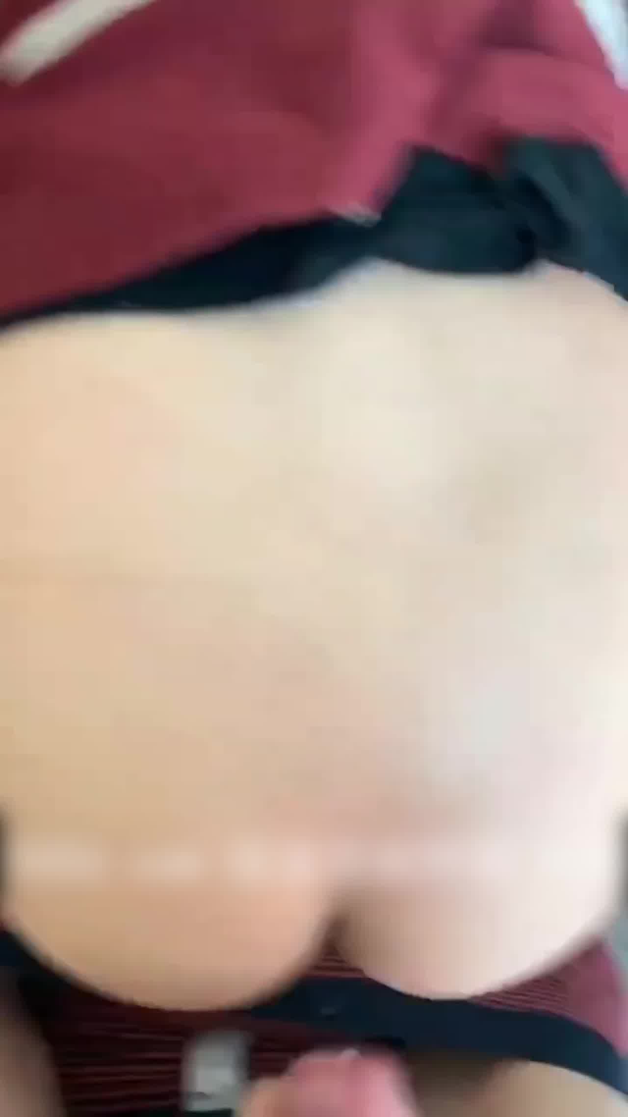  爱吃鸡巴的高中羞涩小女友 的剧照4