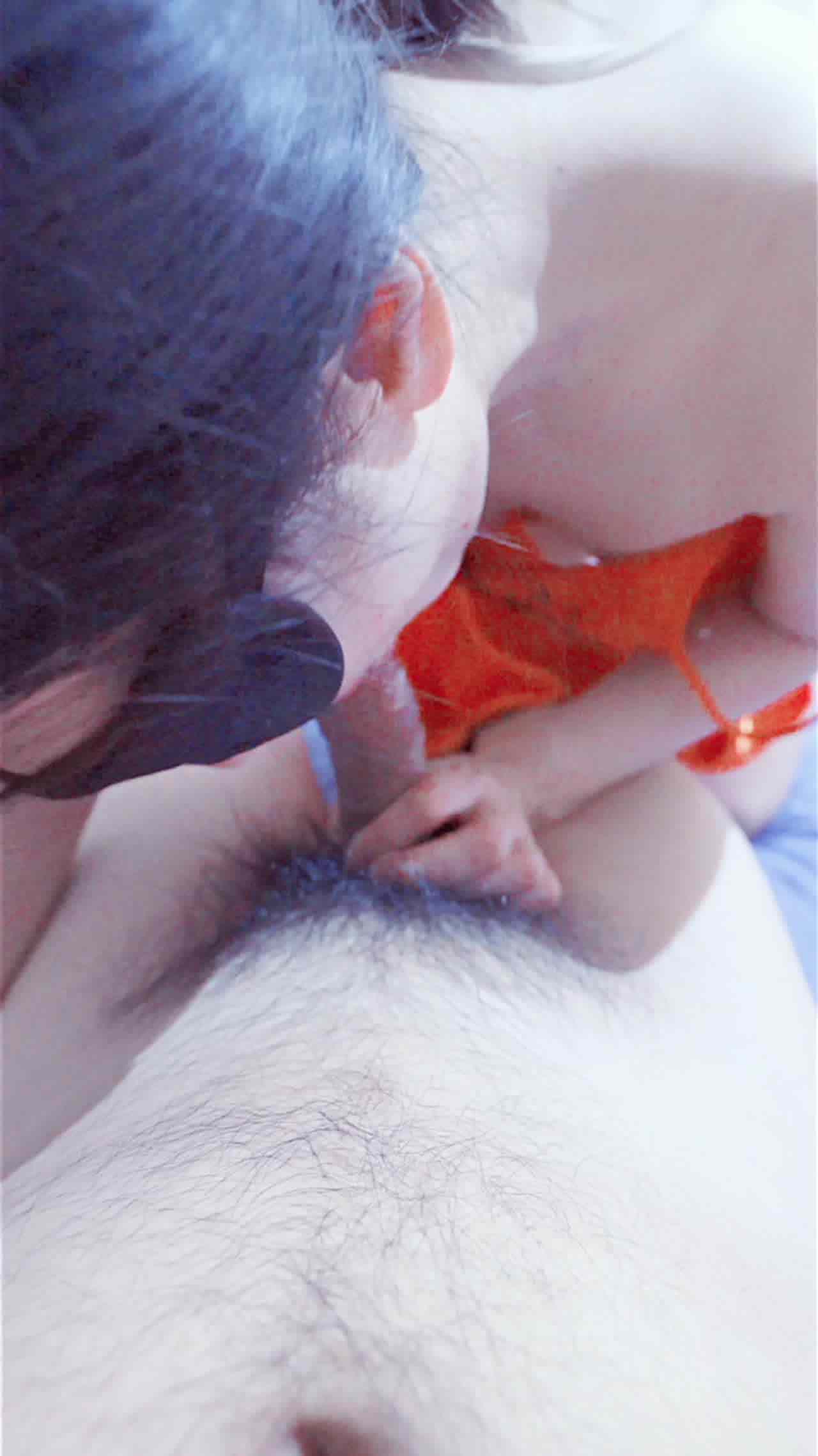  蒙眼舔我弟弟的大鸡巴啦 的剧照4