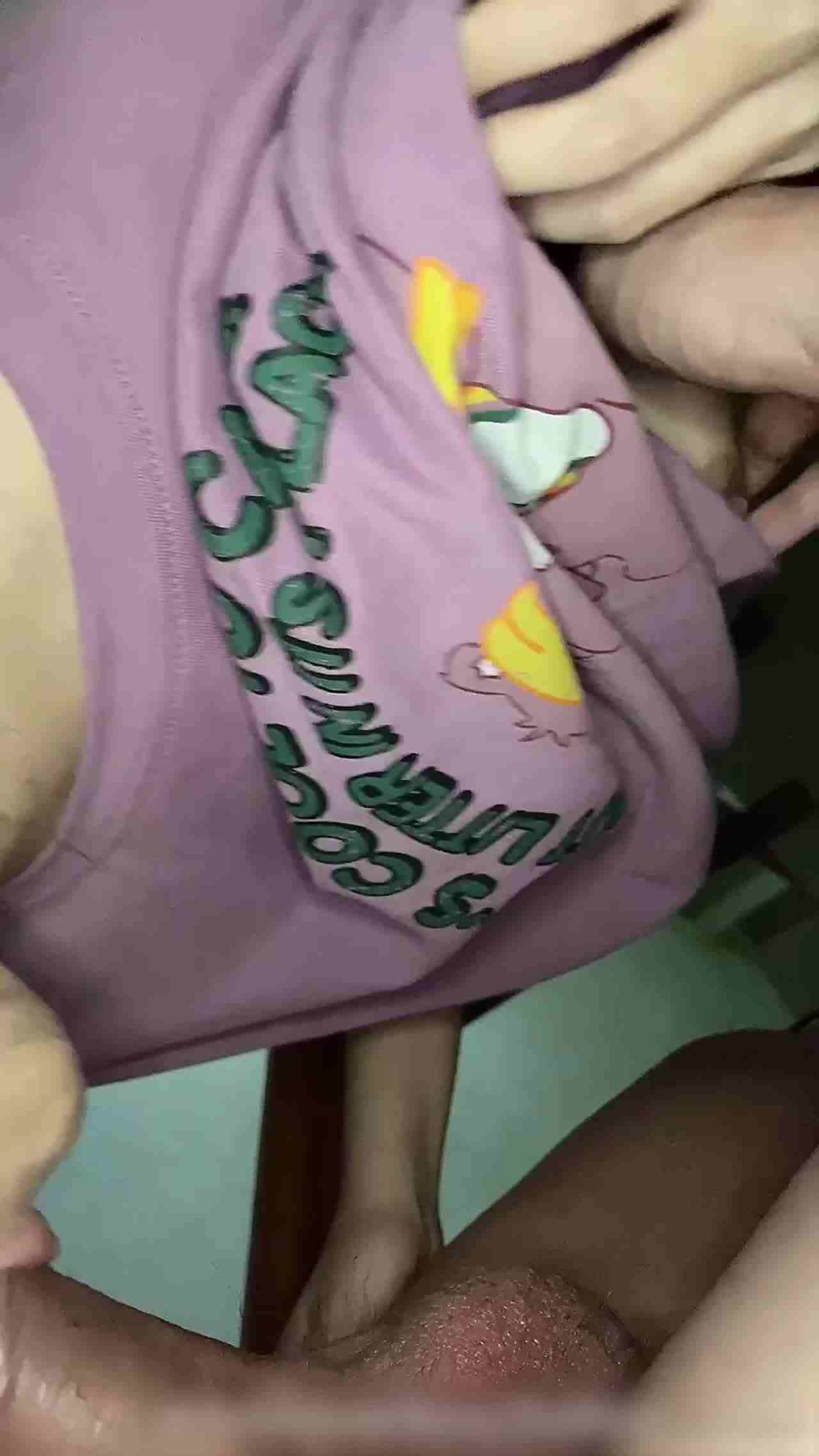  高颜值露脸！零零后台湾人气模特OF性爱私拍 主人的任务！在公寓楼梯口为主人口爆 的剧照6