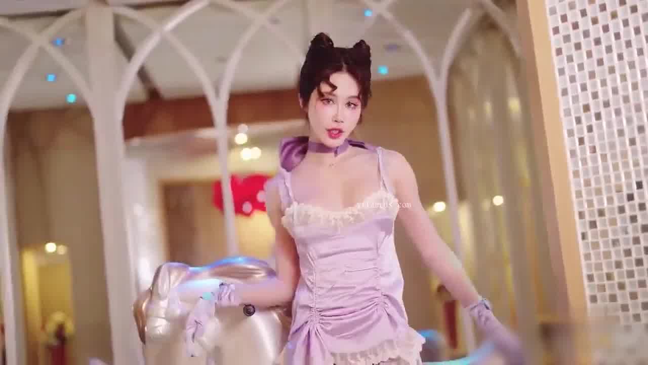  梦幻女神『辛尤里』被按摩棒调教潮吹淫水直流啪啪内射 的剧照3