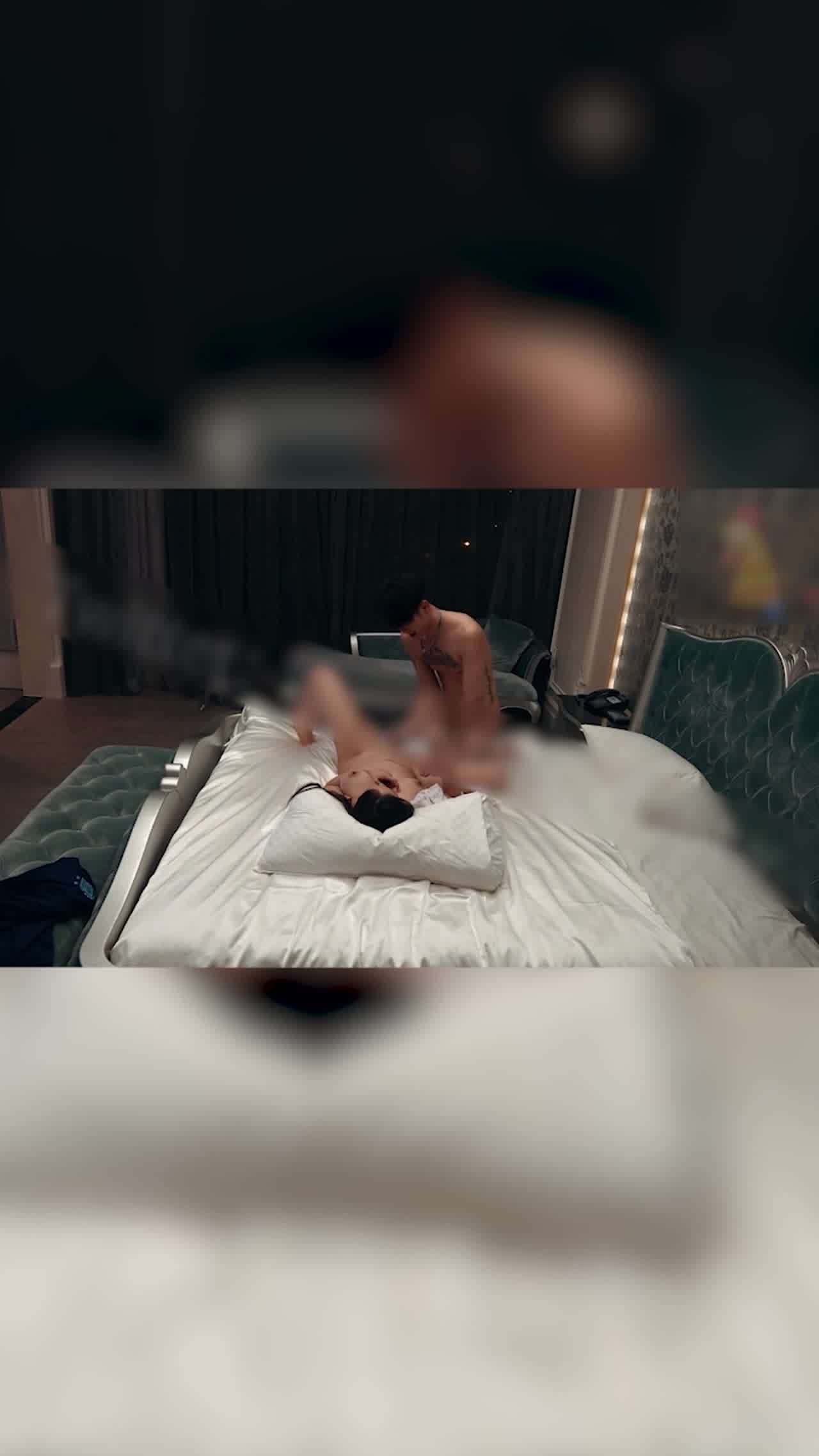  国产顶级淫啪组织【公鸡俱乐部】系列，温泉风吕大乱交，多位知名女模特，聚会群P轰趴1 的剧照4