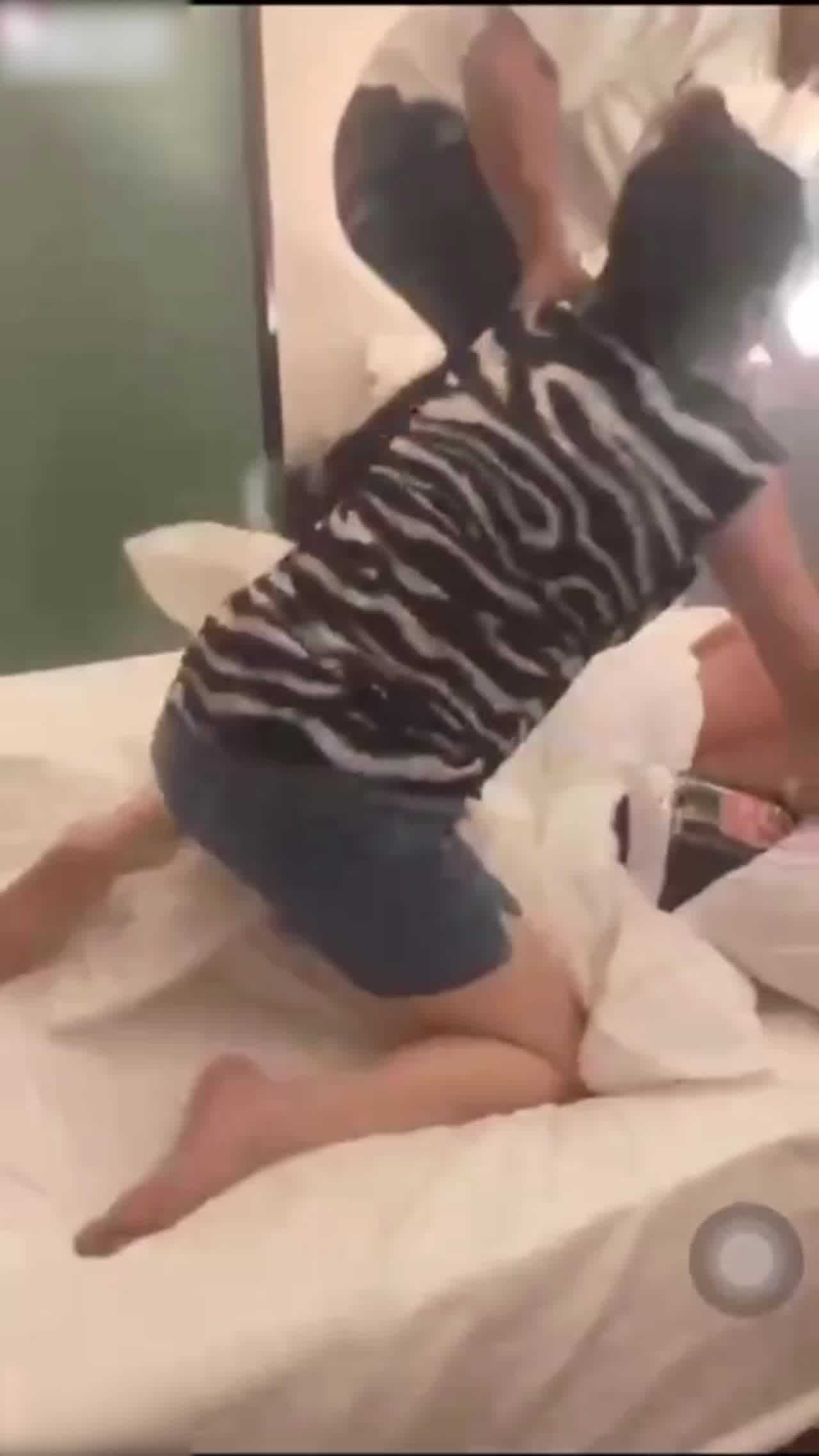  精彩绝伦！抓奸在床 的剧照5