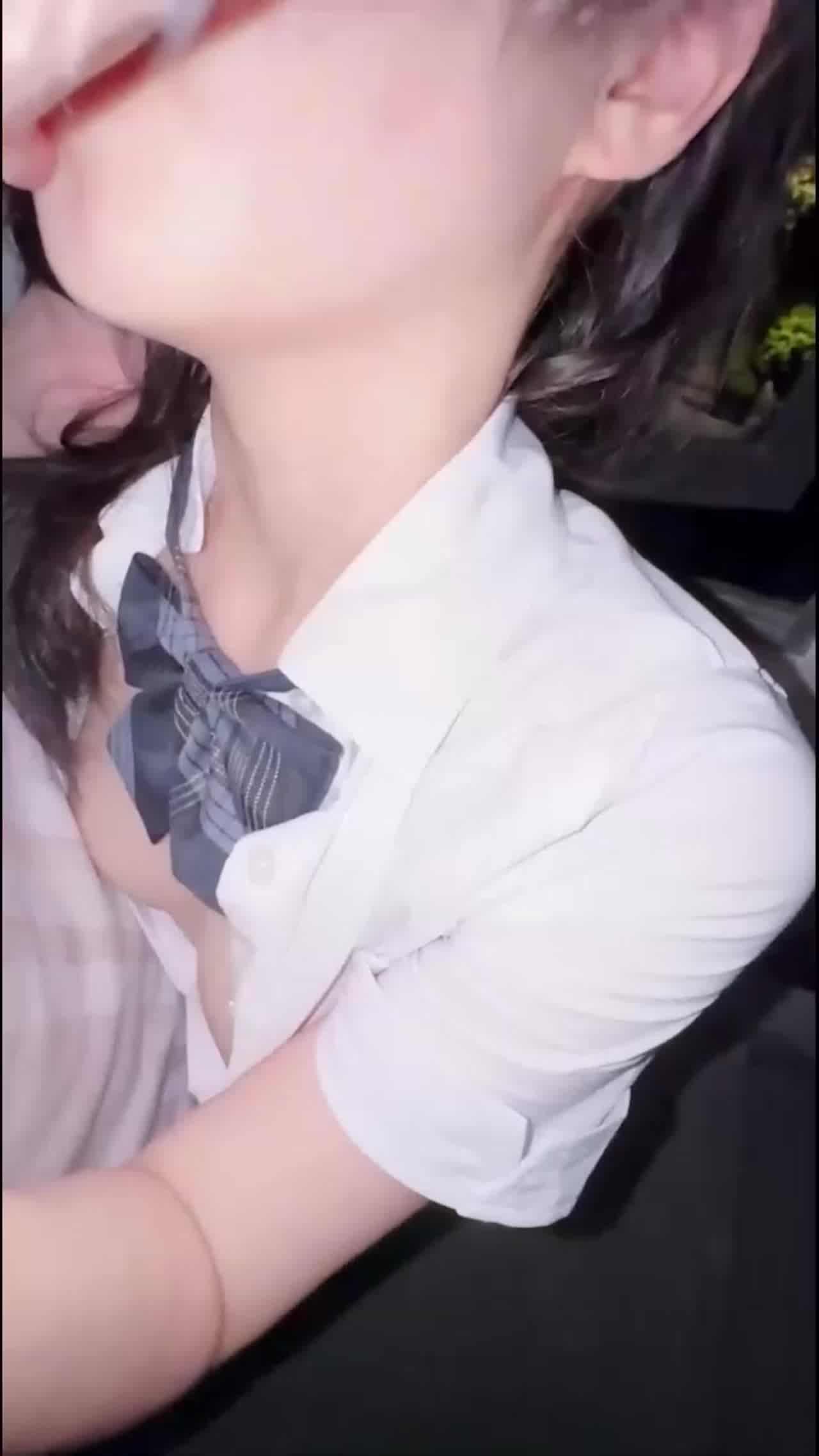  【调教母狗妹妹】大胆楼道强上式猛操嫩逼，内射灌满精液，慢慢成为我的性奴 的剧照2