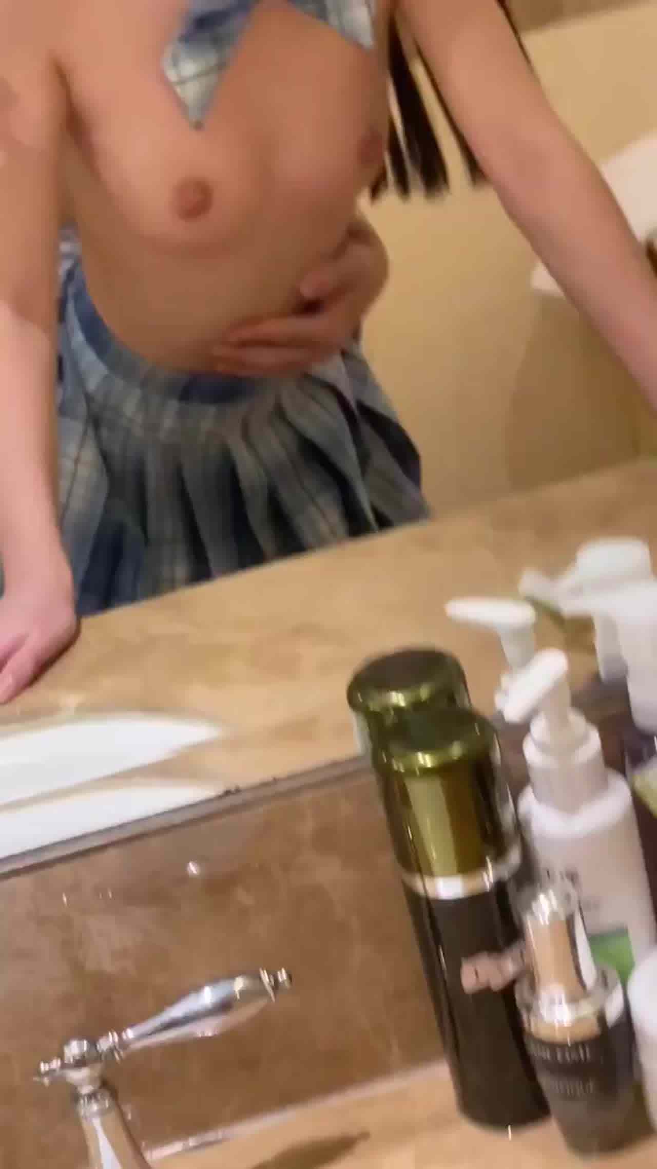  高中女友考完试后解放庆祝 的剧照5