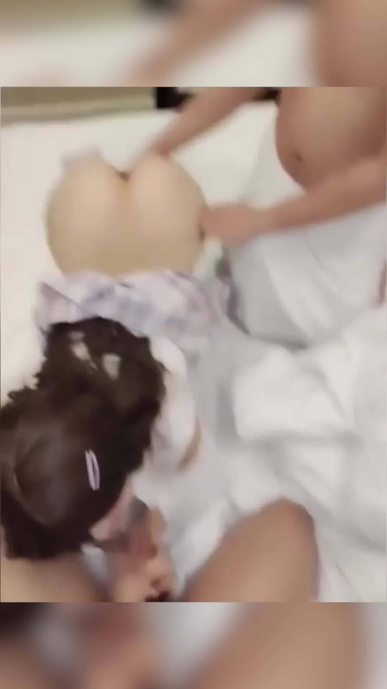  热爱群P的热舞社学妹 两腿间竟然没有毛 的剧照2