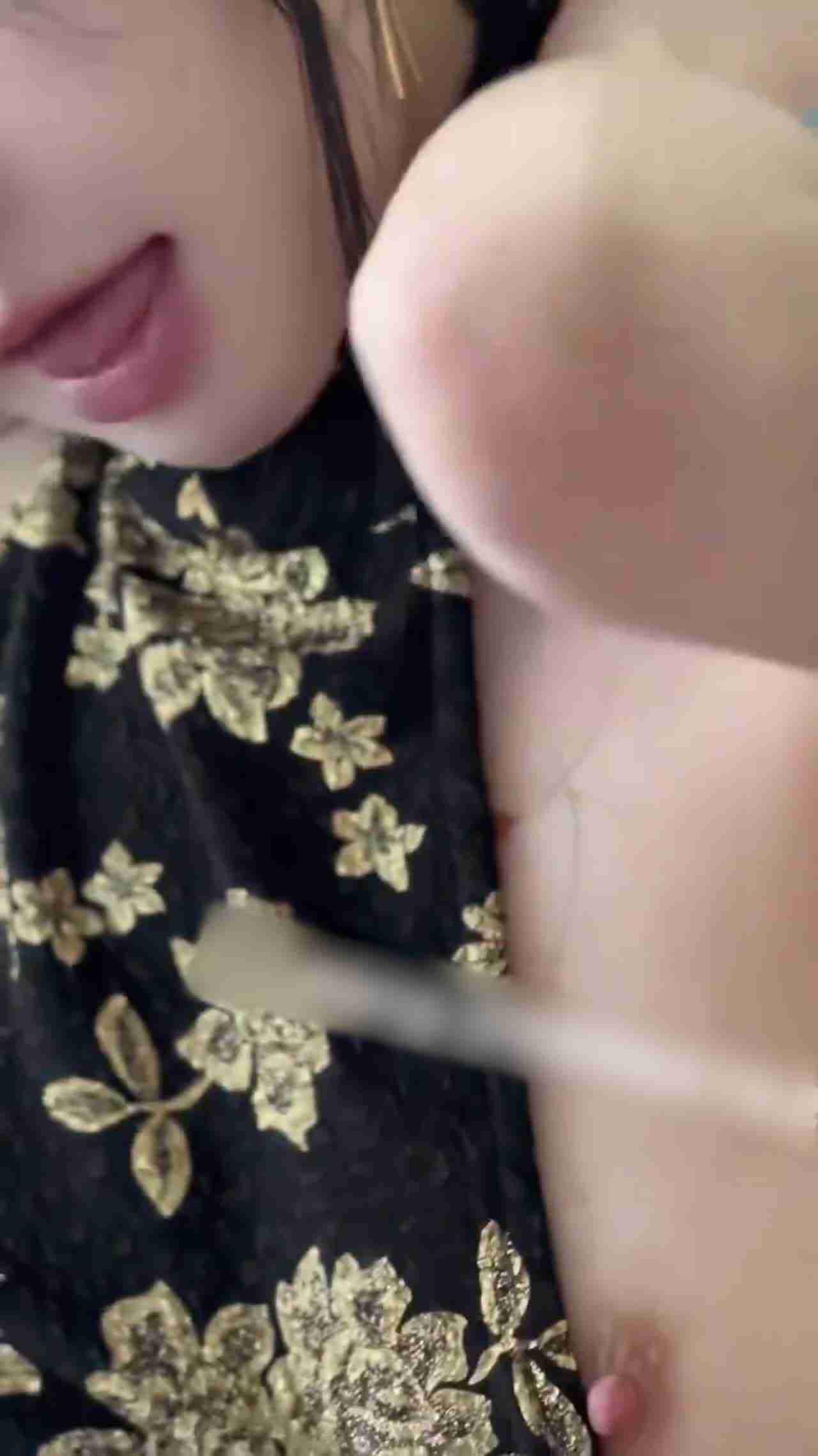  旗袍妹服侍大哥舔吸鸡巴 的剧照6