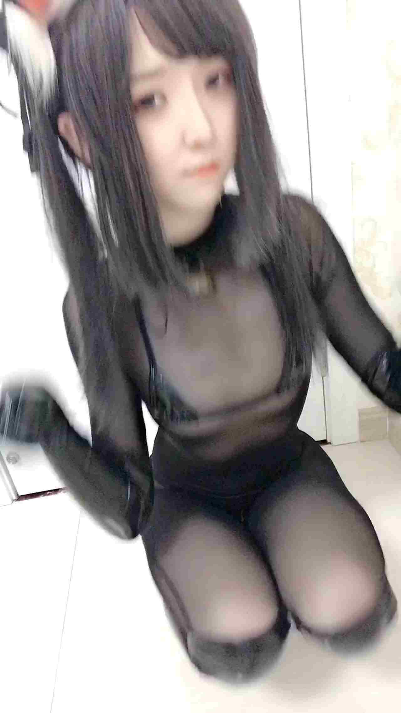  刮掉阴毛的我与捡到的小野猫 的剧照3