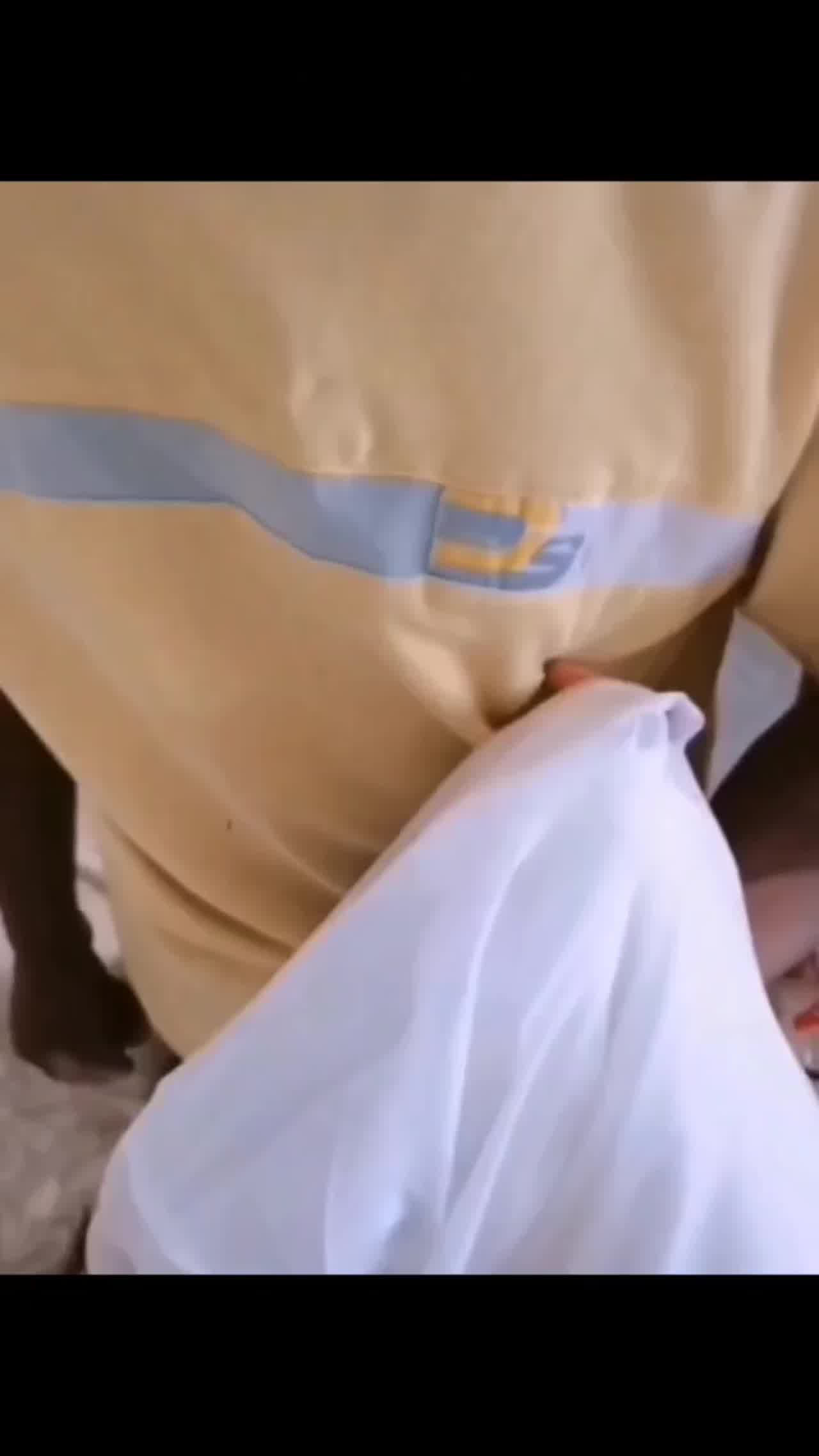  极品骚妇勾引老光棍-你闻闻我的内裤 的剧照9