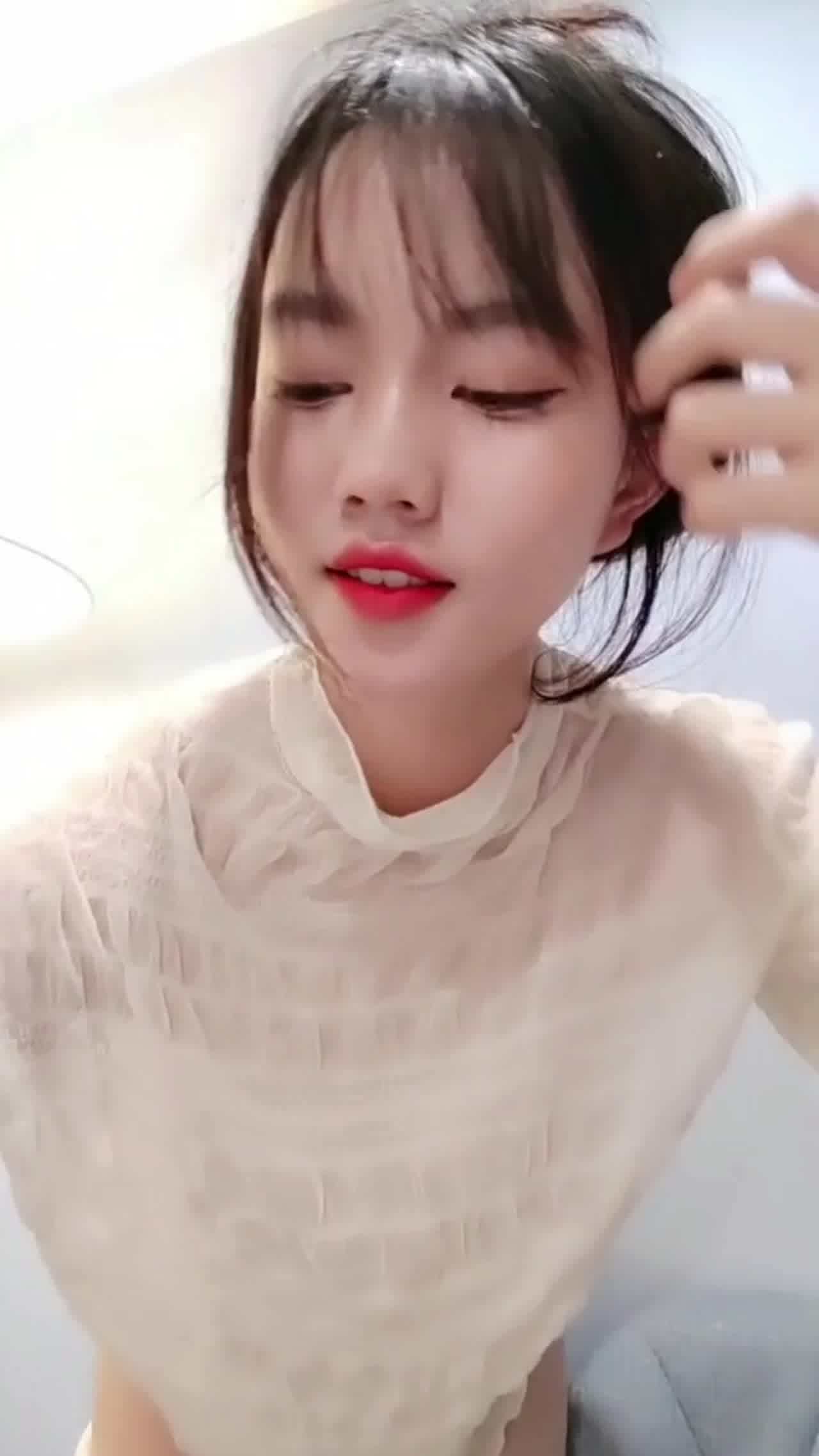  【反差婊】极品良家妹了极度诱惑 的剧照7