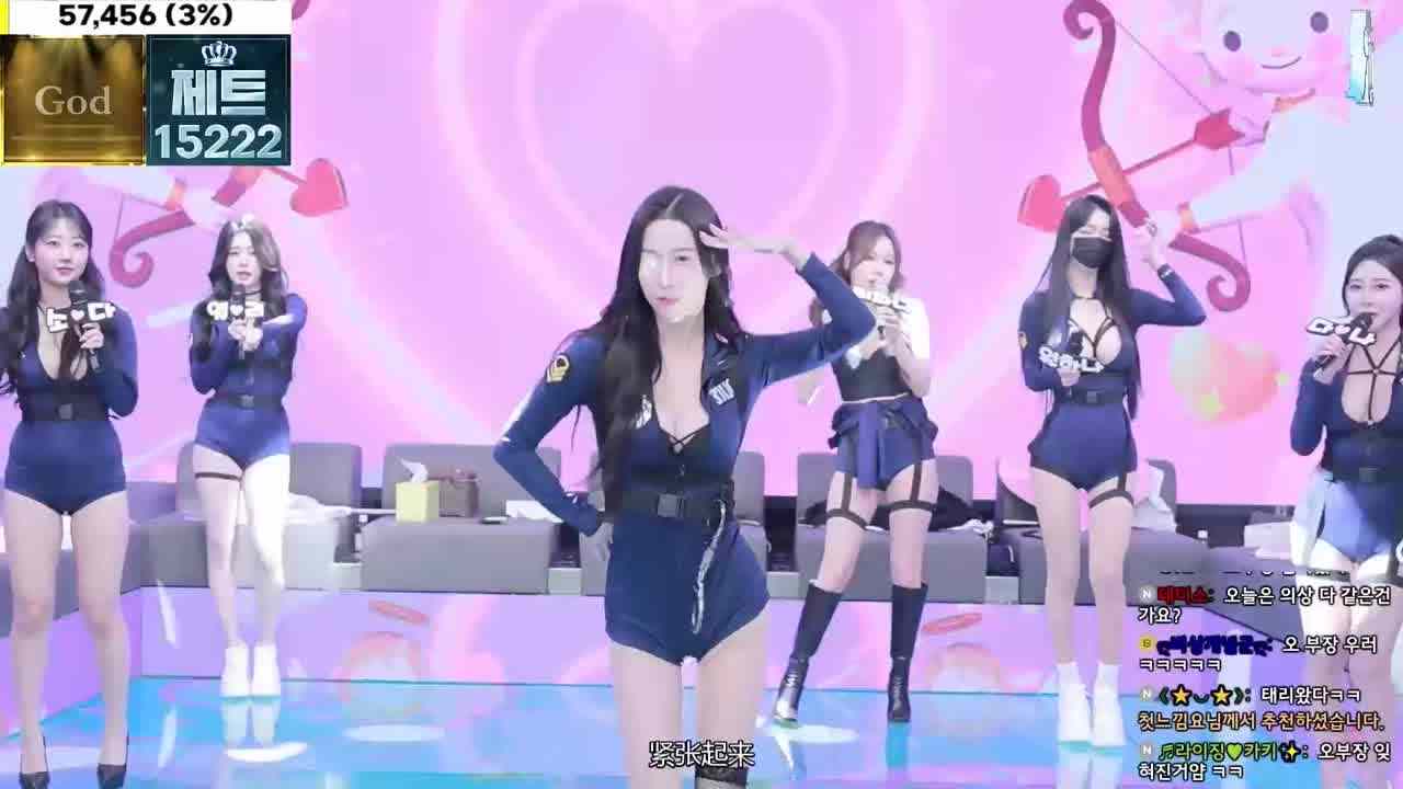  恳请哥哥们观看的骚气制服色气露奶综艺 的剧照2