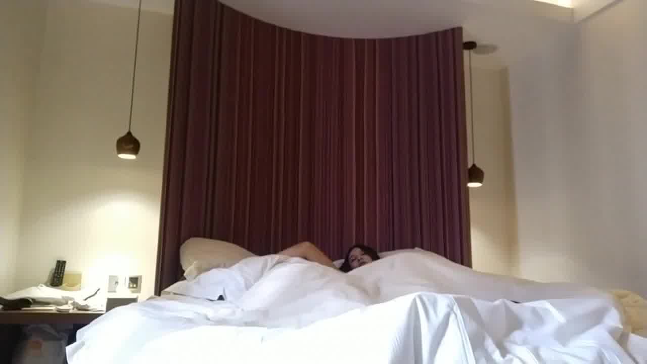  挑了一个大奶美女在酒店开房享受爱爱大餐 的剧照5