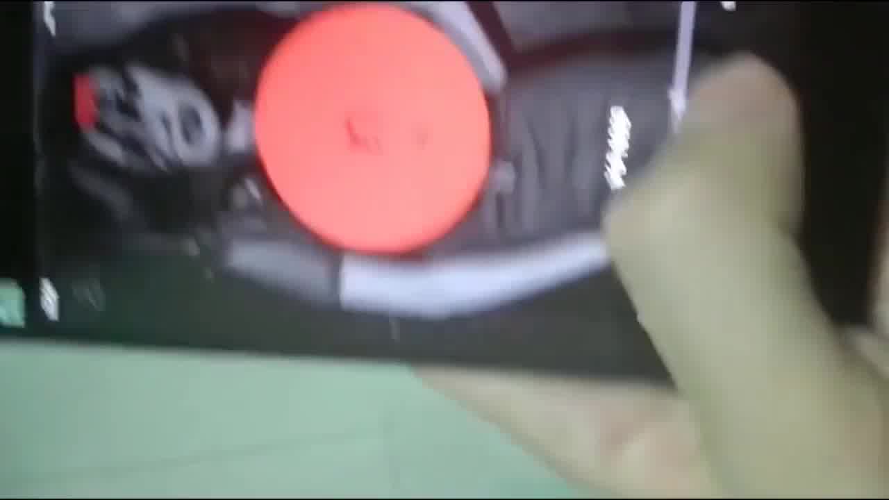  顶级水蛇邀美女在门口脱光让她跪下来口交再激情后入 的剧照3