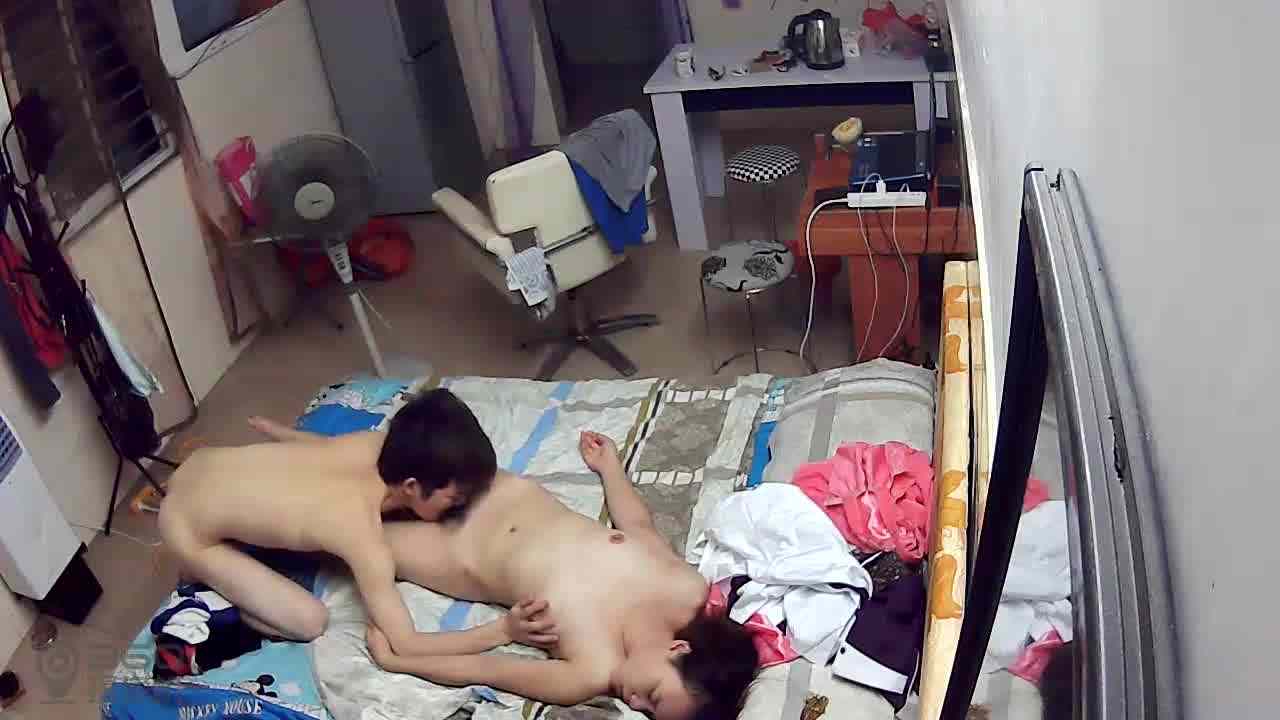  国产360水滴摄像头居家偷拍情侣日常性爱 的剧照7