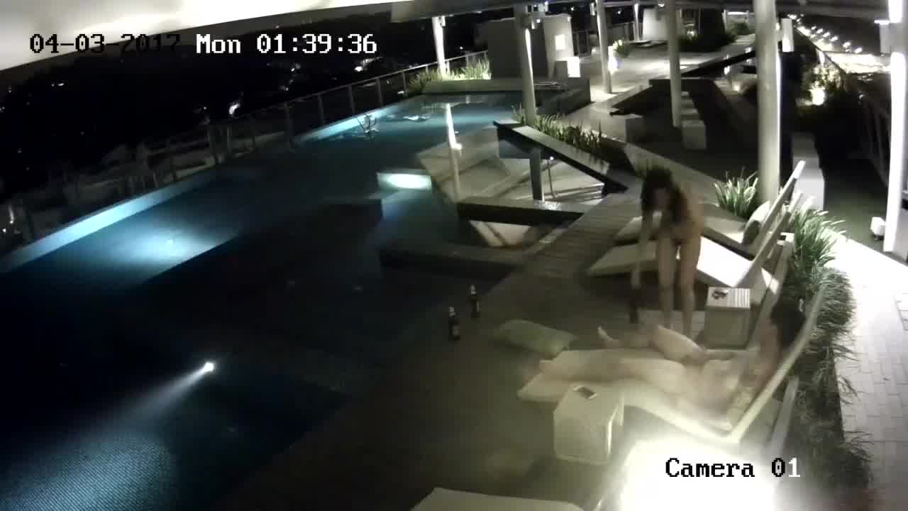  监控破解偷拍豪华度假村激情一刻 喝玩红酒水中缠绵 各种姿势连操好几炮 的剧照1