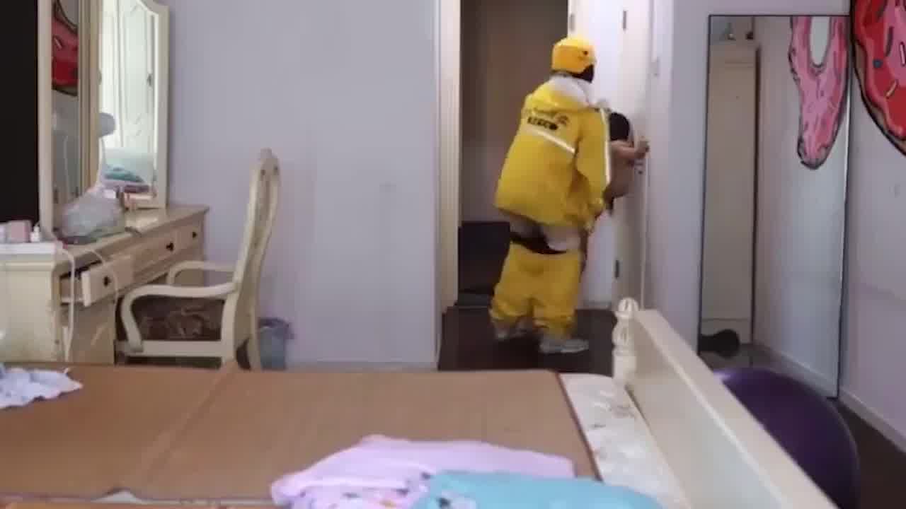  拔吊无情 外卖员精力旺盛强制性爱 的剧照1