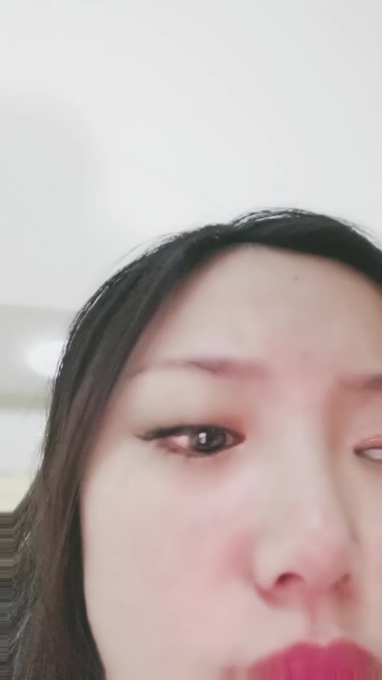  制服黑丝小姐姐给男友吃鸡 的剧照10