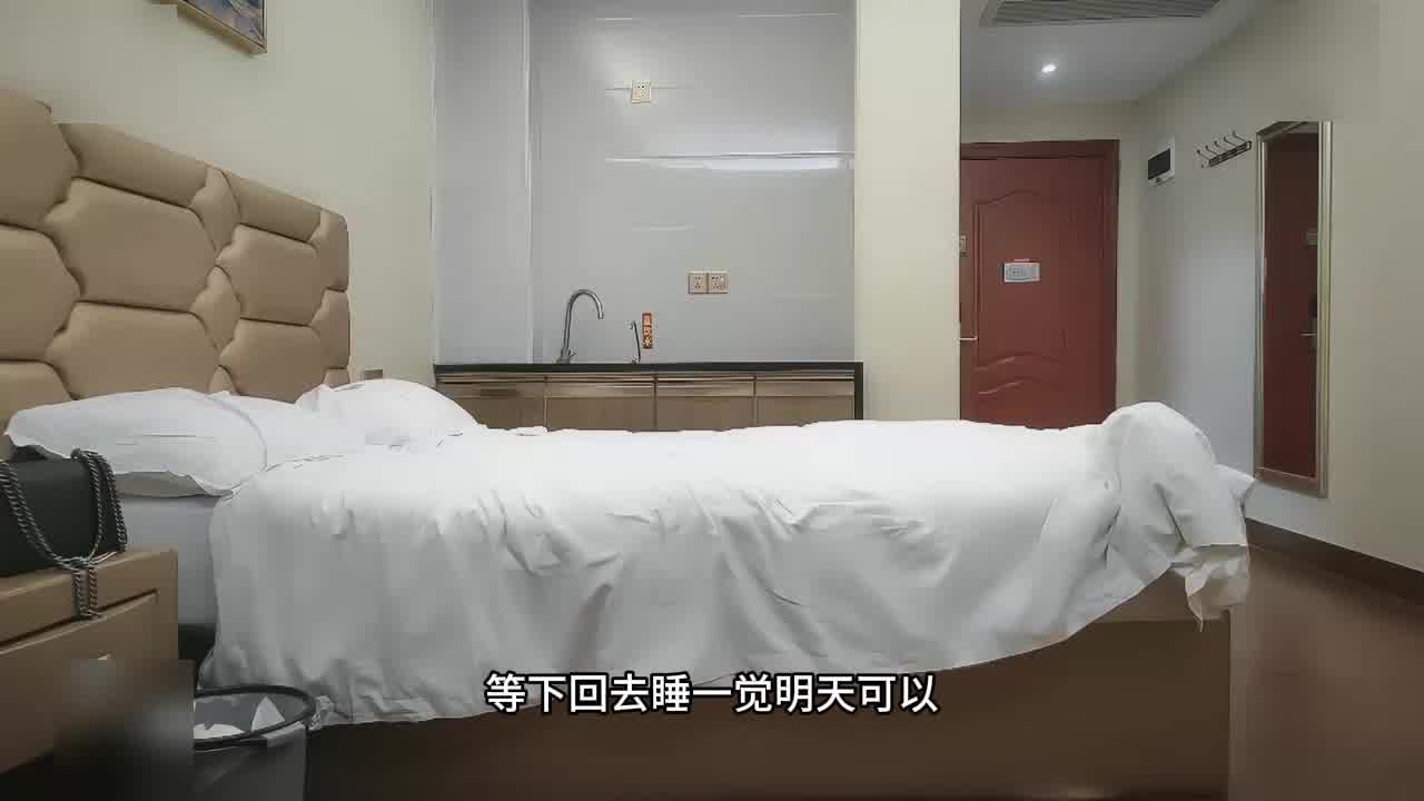  极品良家外围，被电话查岗，我男朋友不知道我做这个，床上骚话不断‘我要来了，射我骚逼里’操的不停抽搐！ 的剧照7