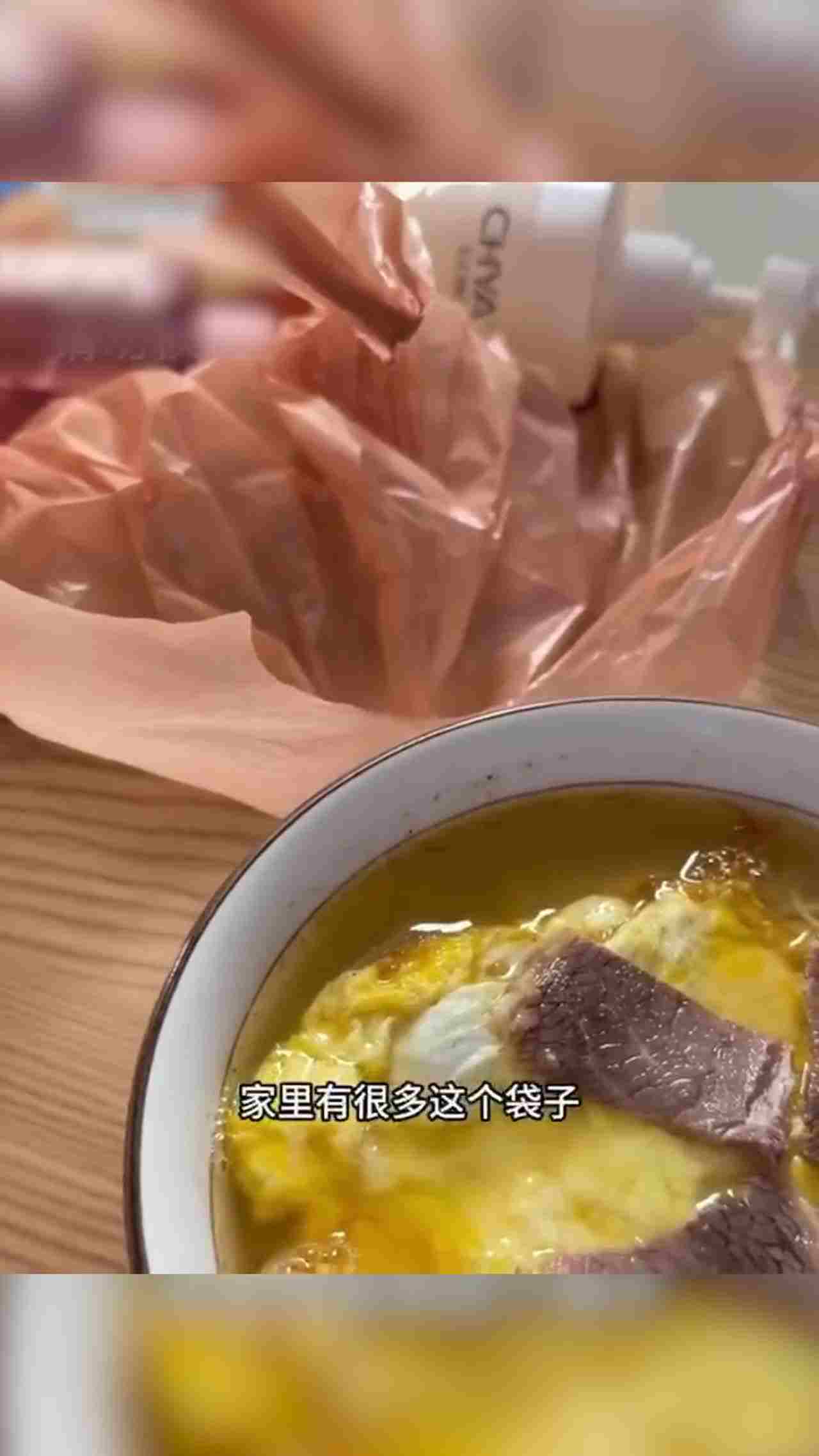  沉浸式卖B的vlog，太辛苦了，不看脸就猜得到这个男的就是个丑胖子 的剧照1