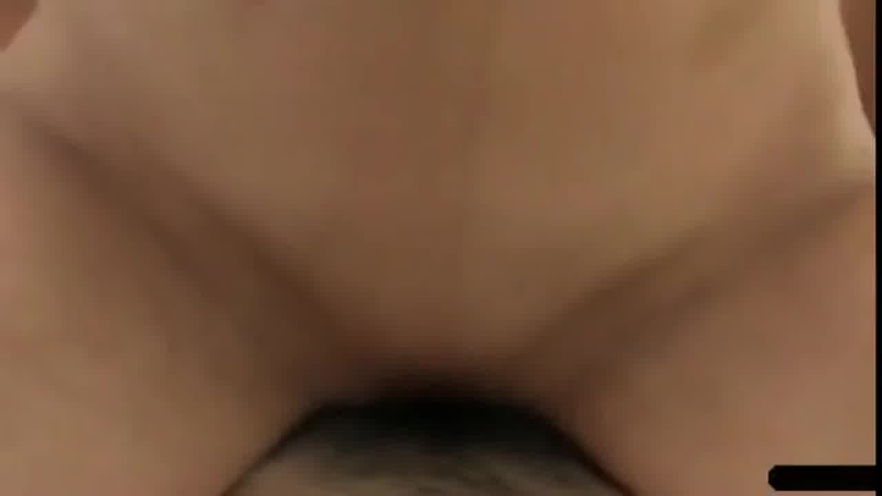  主观视角看着美丽女友专注的帮我吸精 的剧照9