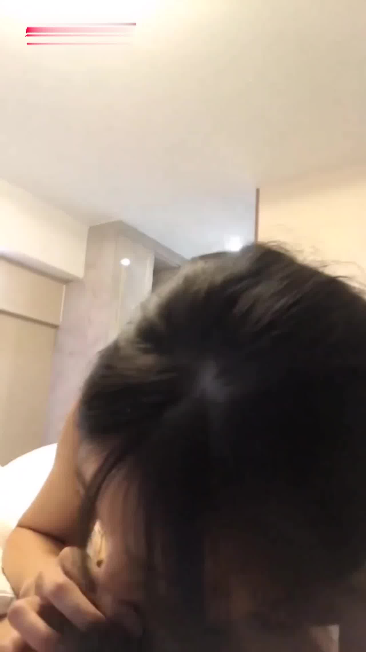  长相清纯没想到喜欢3P 的剧照2