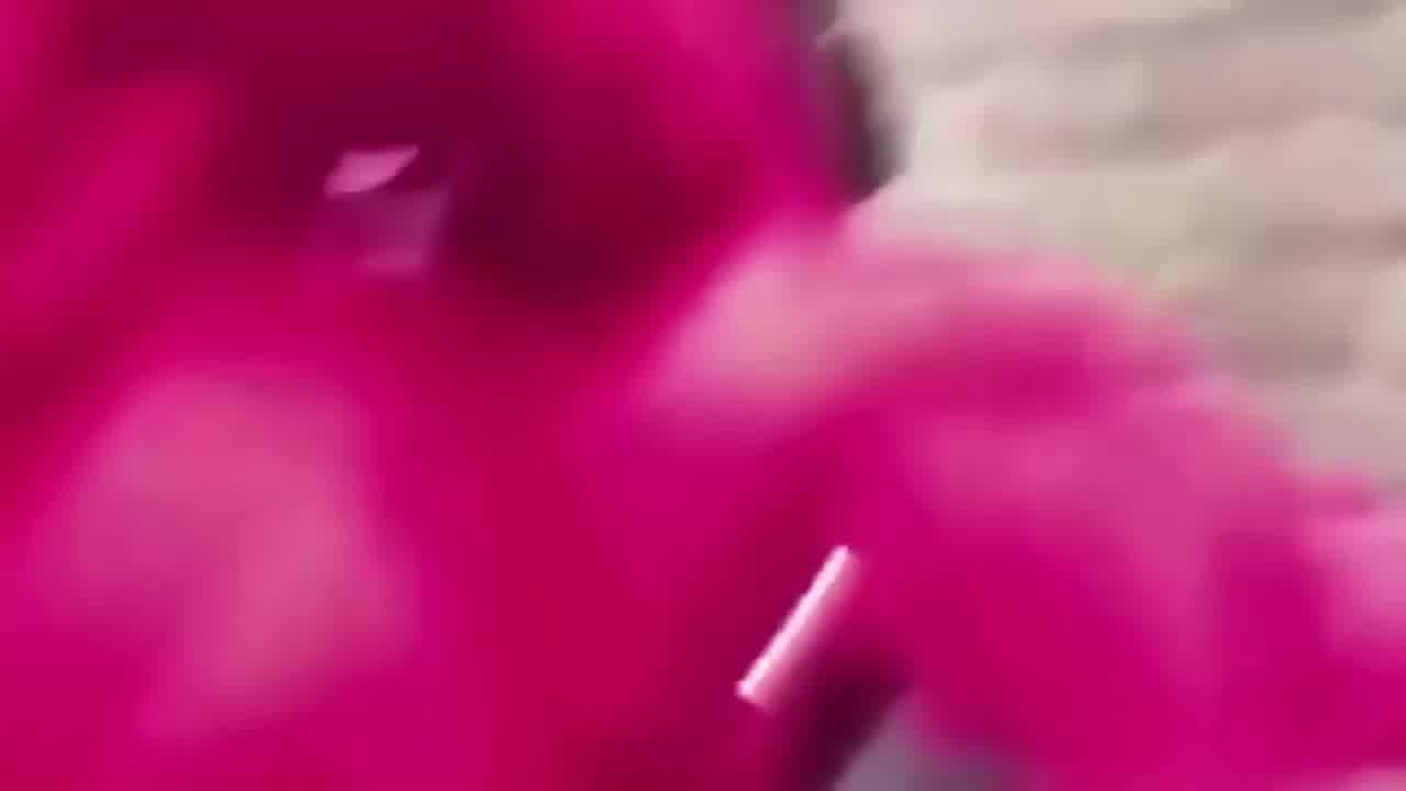  捉奸现场混战群殴，斗小三，街头趴衣大嘴巴子不要钱 的剧照5