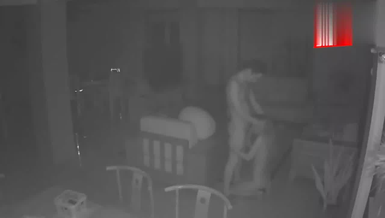  乌鲁木齐少妇和隔壁老王偷,情不料家里居然偷偷装了摄像头惨遭曝光！！！ 的剧照9