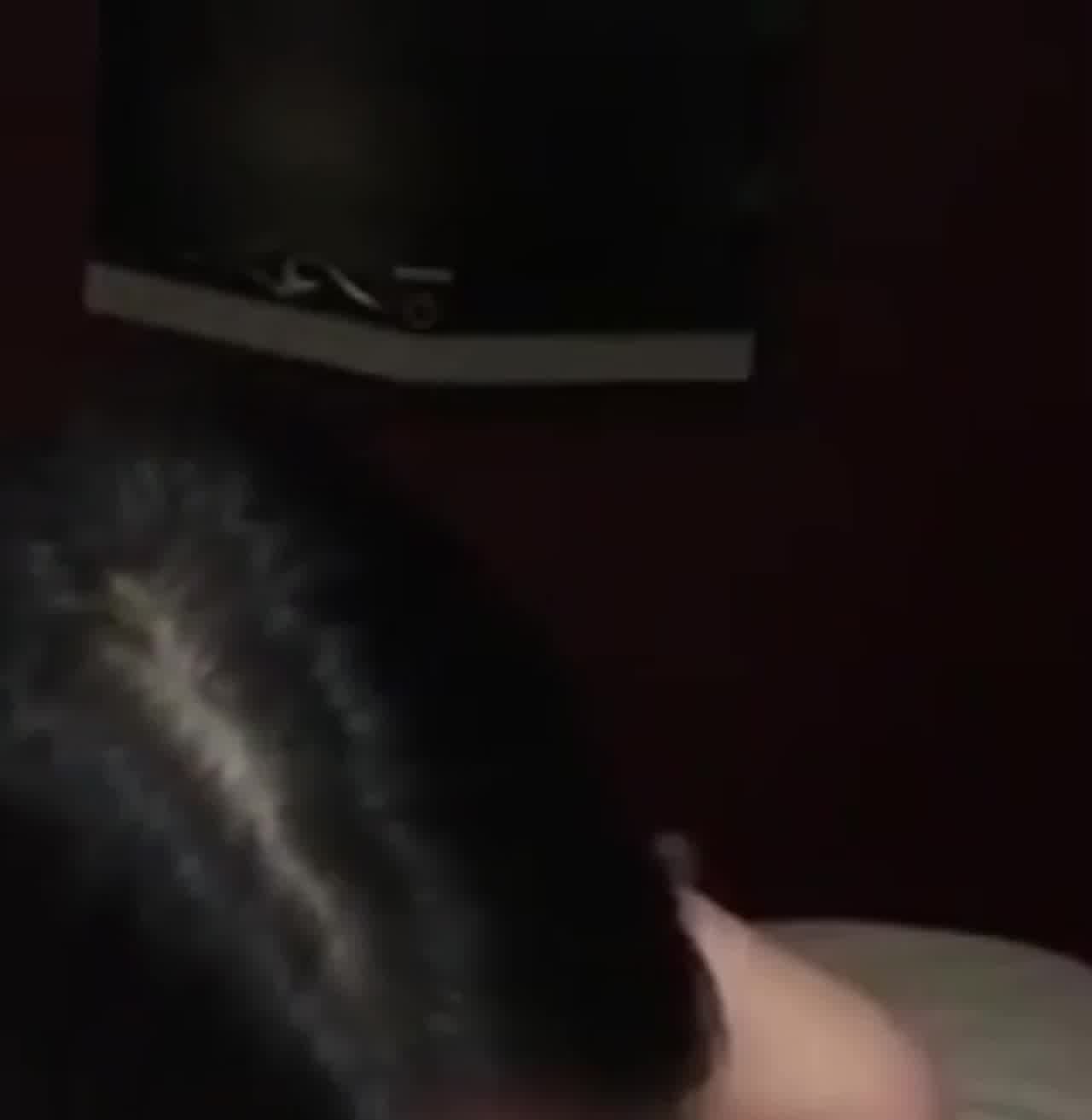  拜金女的淫乱生活背着老公和前男友激情啪啪 的剧照1