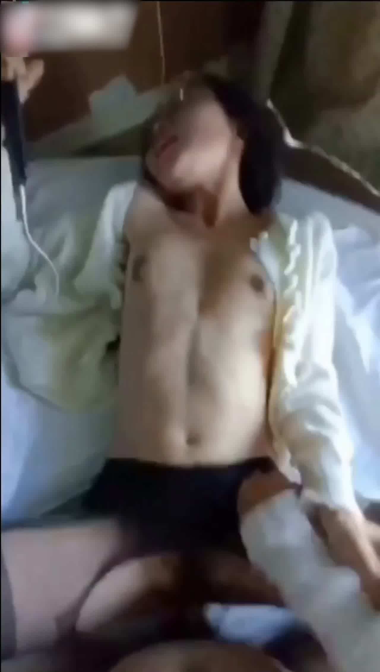  超燃尖叫!巅峰巨作巨乳~老师~主妇妈妈! 的剧照9