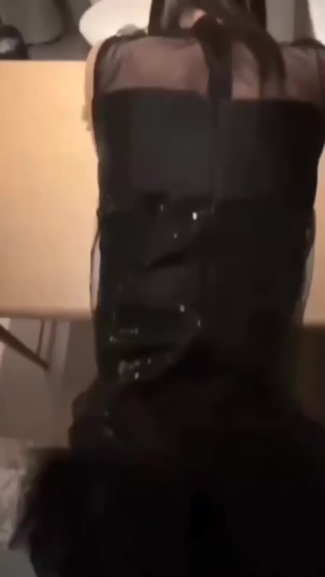  成绩优异的高材生真就什么都懂，跪在地上楚楚可怜的样子真让人受不了 的剧照4