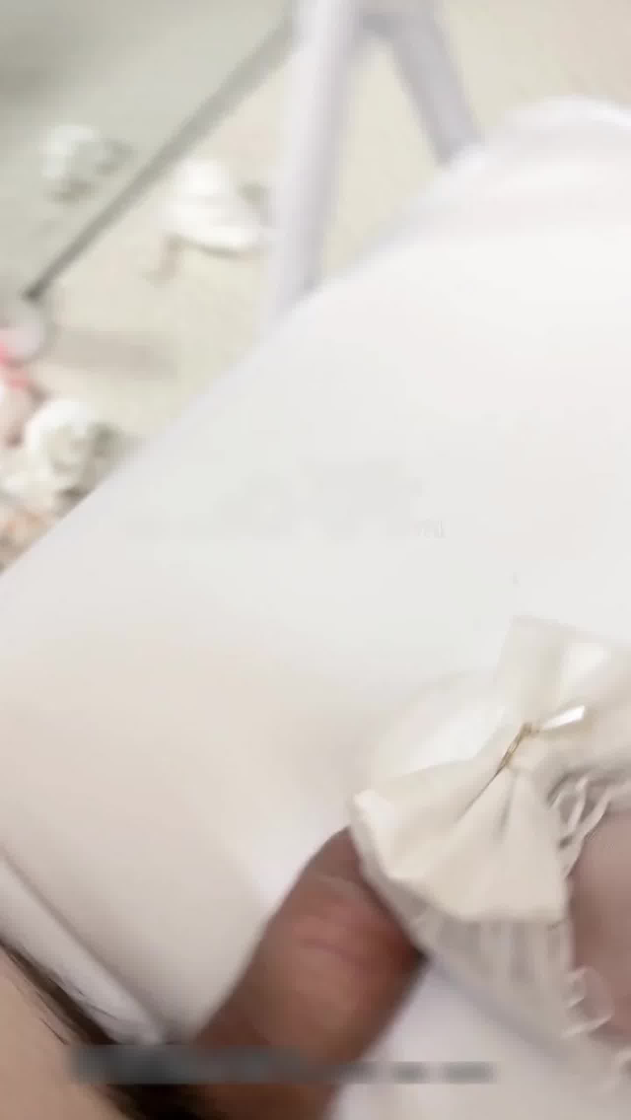  大屌撑满湿暖蜜穴，软萌甜美少女 的剧照9