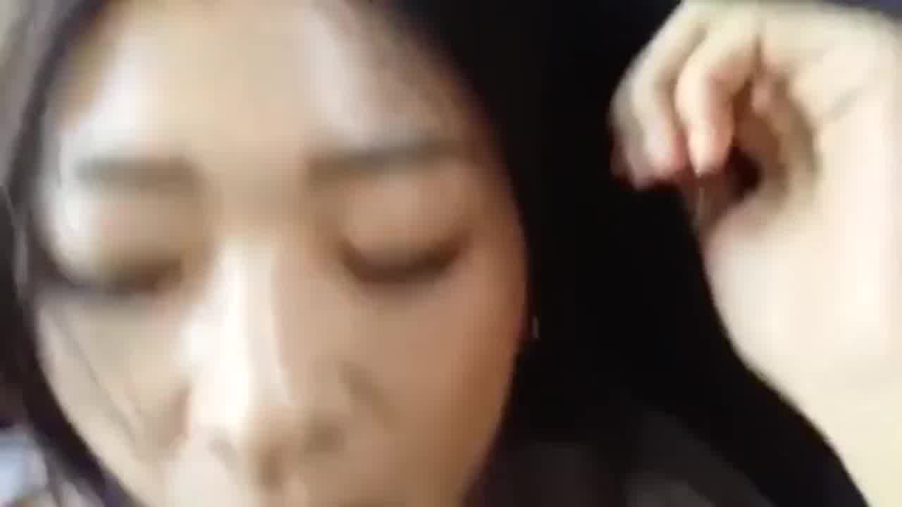  这少妇光听她的呻吟声就忍不住要射了 的剧照4