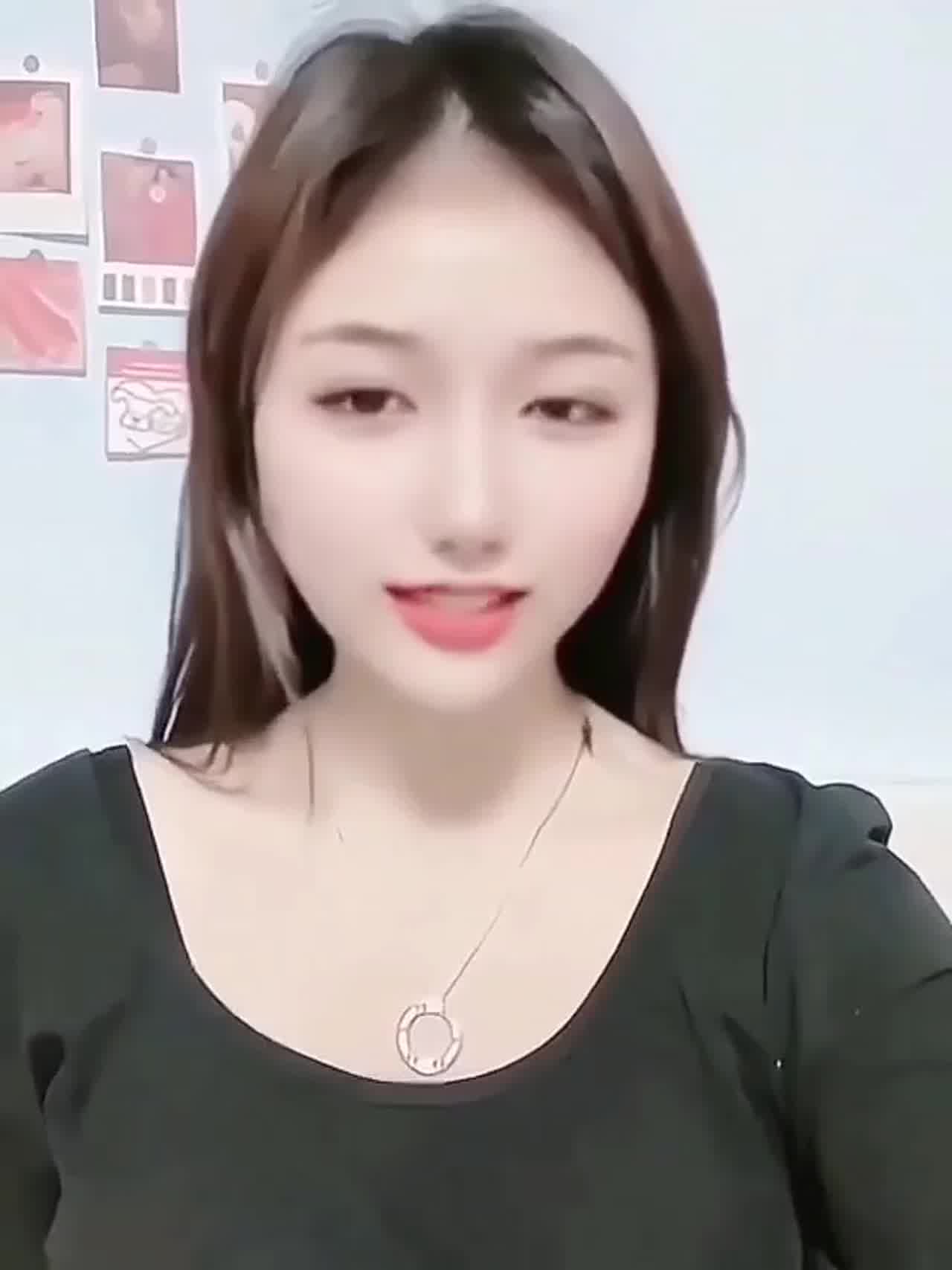  安琪来了～各位哥哥们可以多多关注我唷 的剧照1