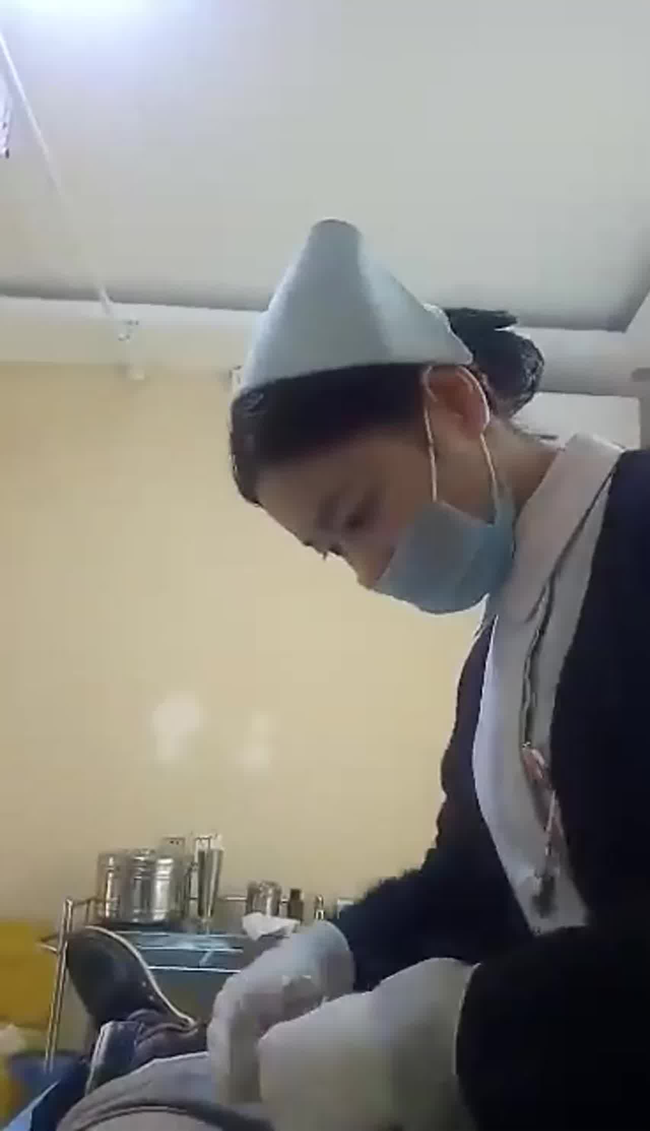  推特小护士雅欣～下次再有哥哥找我割包皮，我还是先给你口一次叭，把我和同事搞得尴尬，哈哈哈 的剧照9