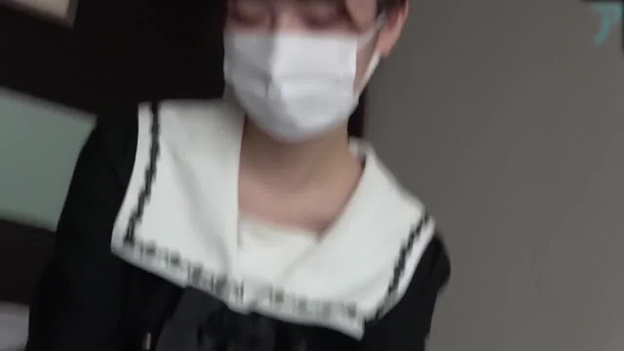  女学生口爆一轮 她默默给我吞下 的剧照1