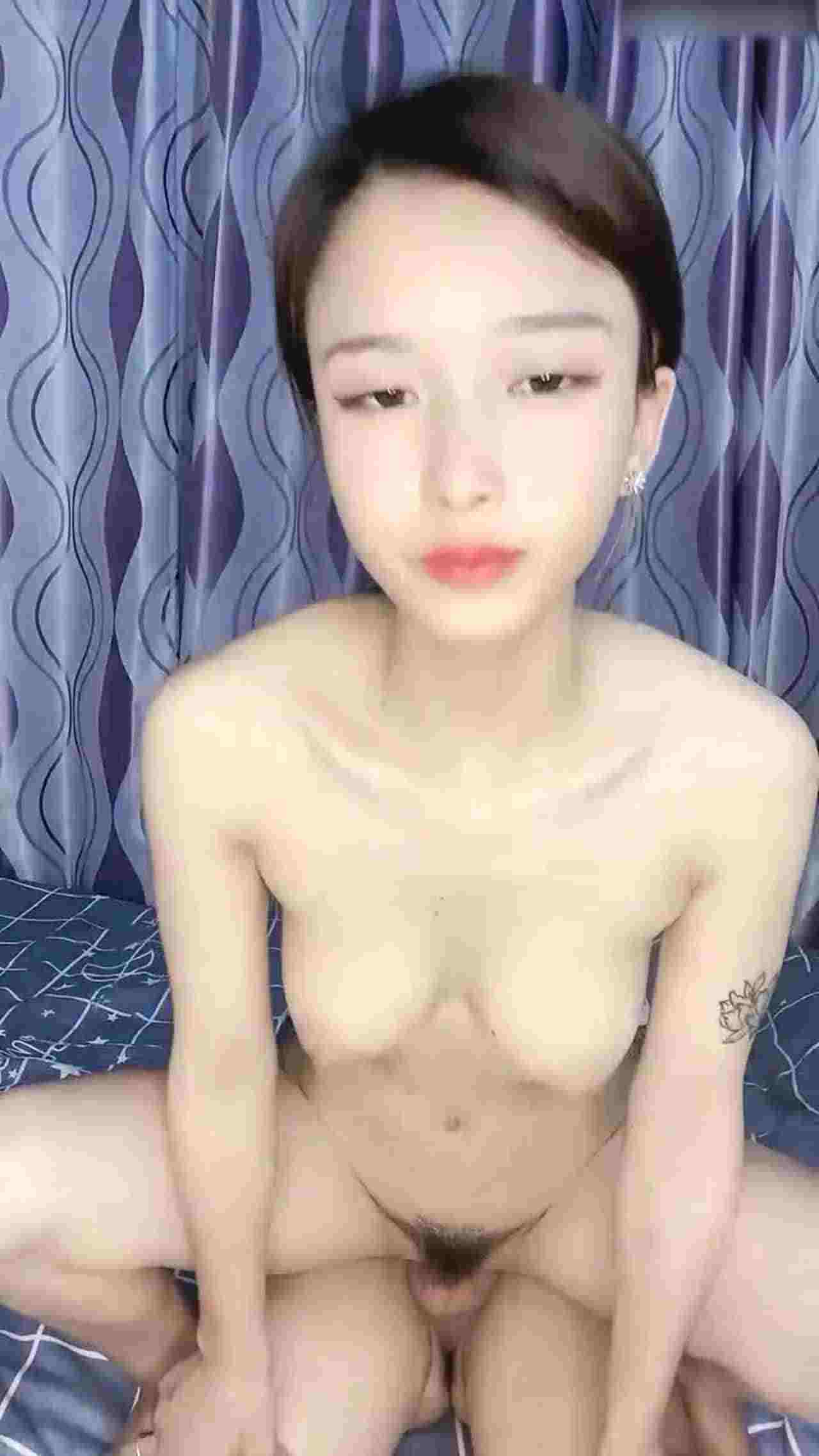  一只笨蛋喵 情色女主播 的剧照10