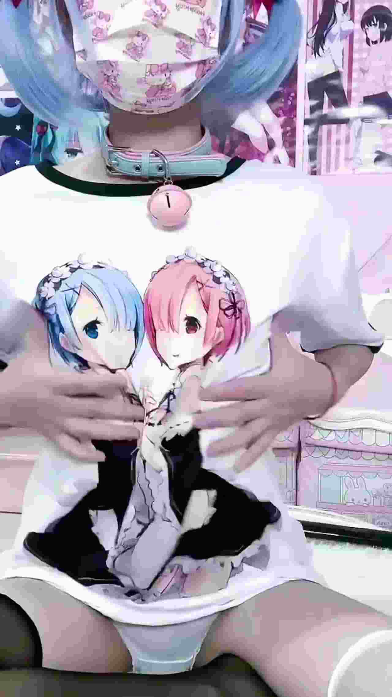  蓝发双马尾小宝贝自慰嫩逼逼 的剧照8